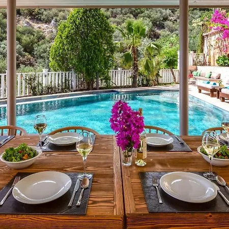 Korsan- 8 Bedroom With Private Pool And Sea View וילה