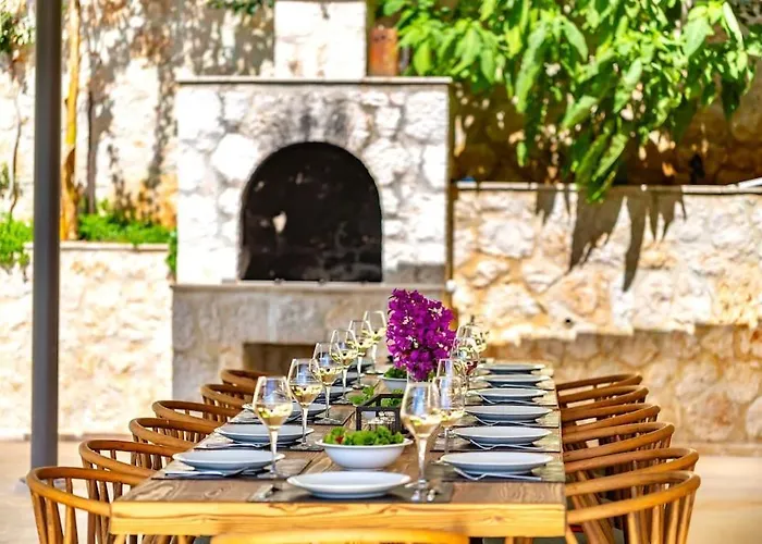 Korsan- 8 Bedroom With Private Pool And Sea View 카스